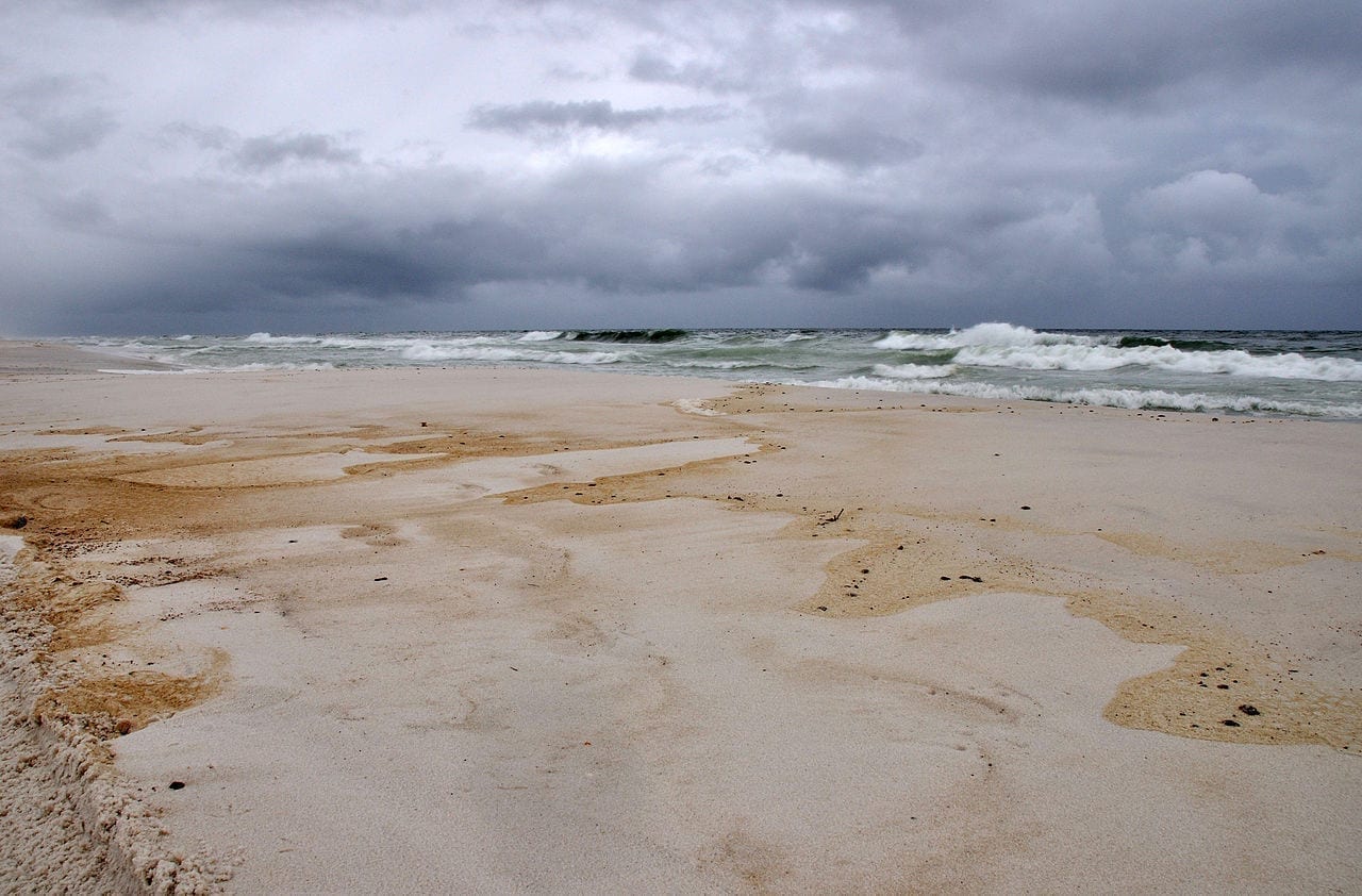 Oil stained beaches in Pensacola